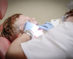 Maintaining Oral Health With a Few Easy Steps